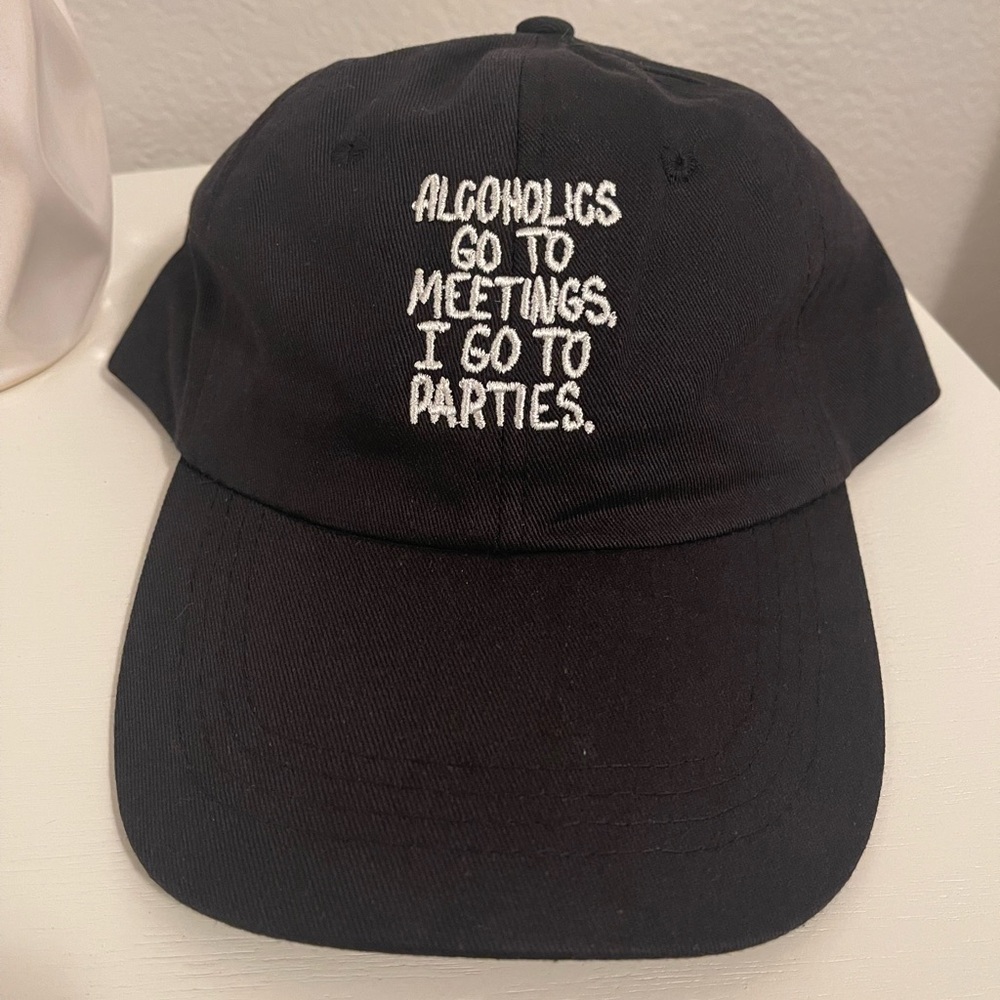 Alcoholics go to meetings Dad Hat
